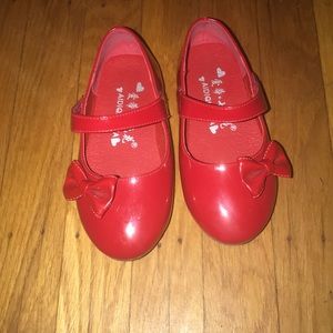 Size 9 toddler red dress shoe!
